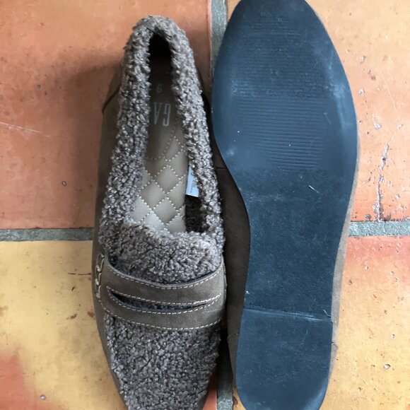GAP brown sherpa loafers, LIKE NEW size 9 - Picture 2 of 4
